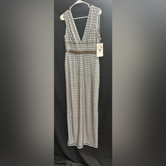 MAC DUGGAL 5625 NWT Silver Beaded Cap Sleeve V Neck Column Gown - Picture 3 of 5